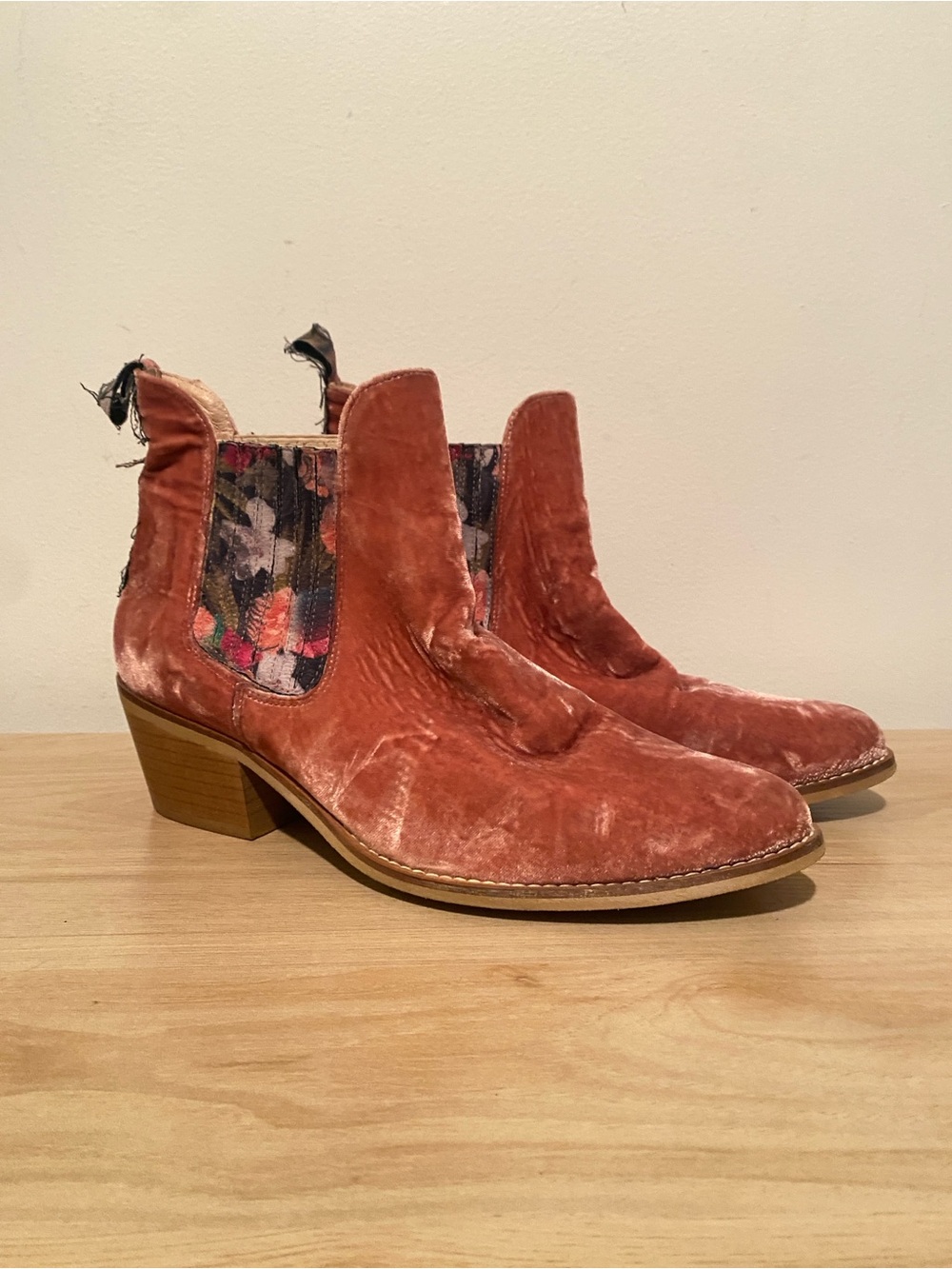 Shellys London Anthropologie Pink Velvet Floral Chelsea Boots US 9.5